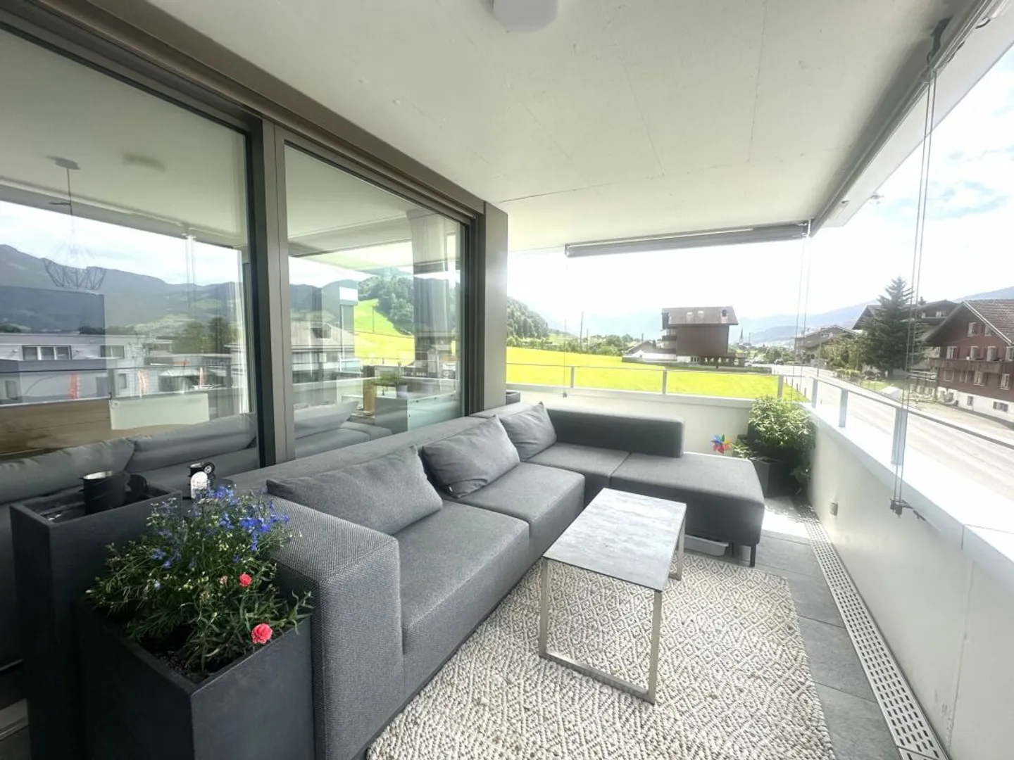 Modernes Apartment mit Bergblick - Foto 1 von 13