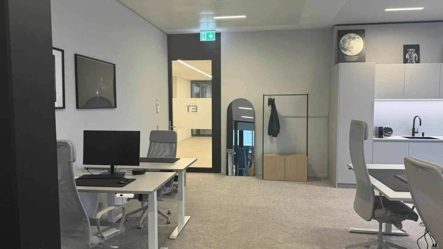116 m² Büro mit eigener Teeküche und zwei Tiefgaragenplätzen in Rotkreuz - Foto 12 von 13
