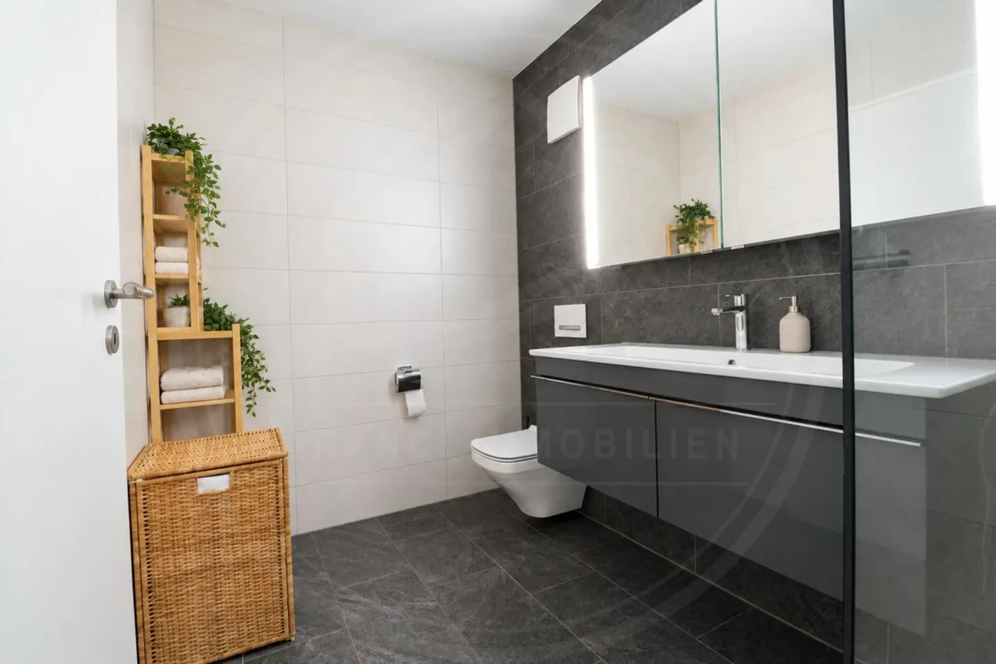 Modern 6½-Room Row House with a View of Nature - Photo 10 of 12