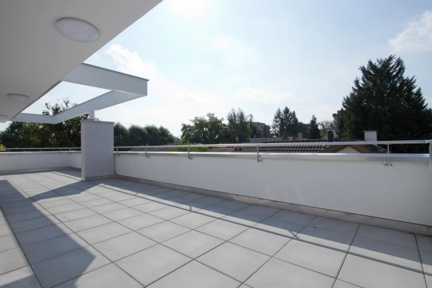 Sunny penthouse apartment with large roof terrace - Photo 5 of 11