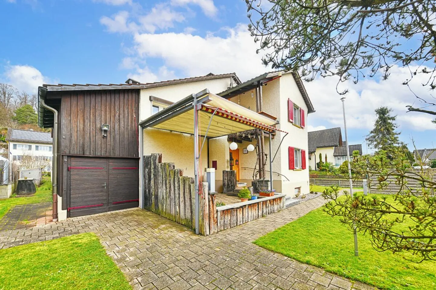 Detached Family Home with Garden - Photo 1 of 13