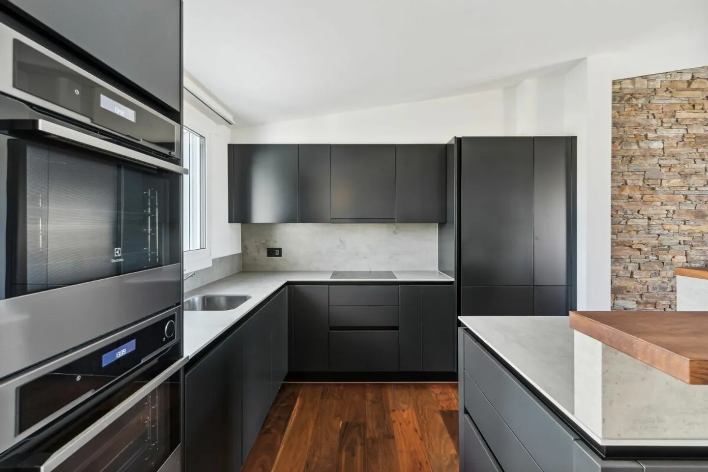 Luxuriöse Attikawohnung mit Terrassen - Foto 2 von 10