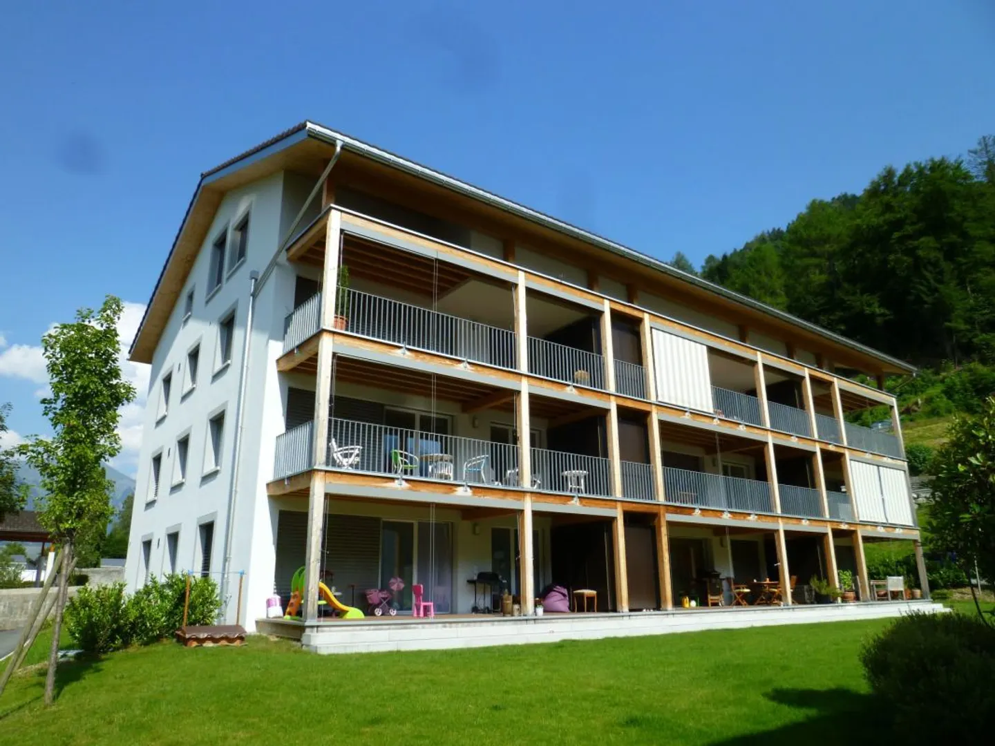 moderne 4 1/2-Zimmer-Dachwohnung mit Holzofen und Balkon - Foto 10 di 11