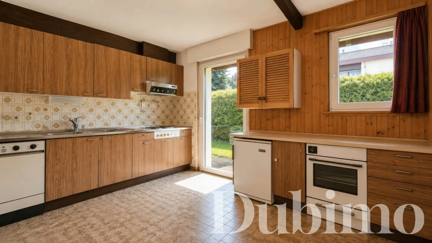 6-Room House with High Expansion Potential - Photo 5 of 13