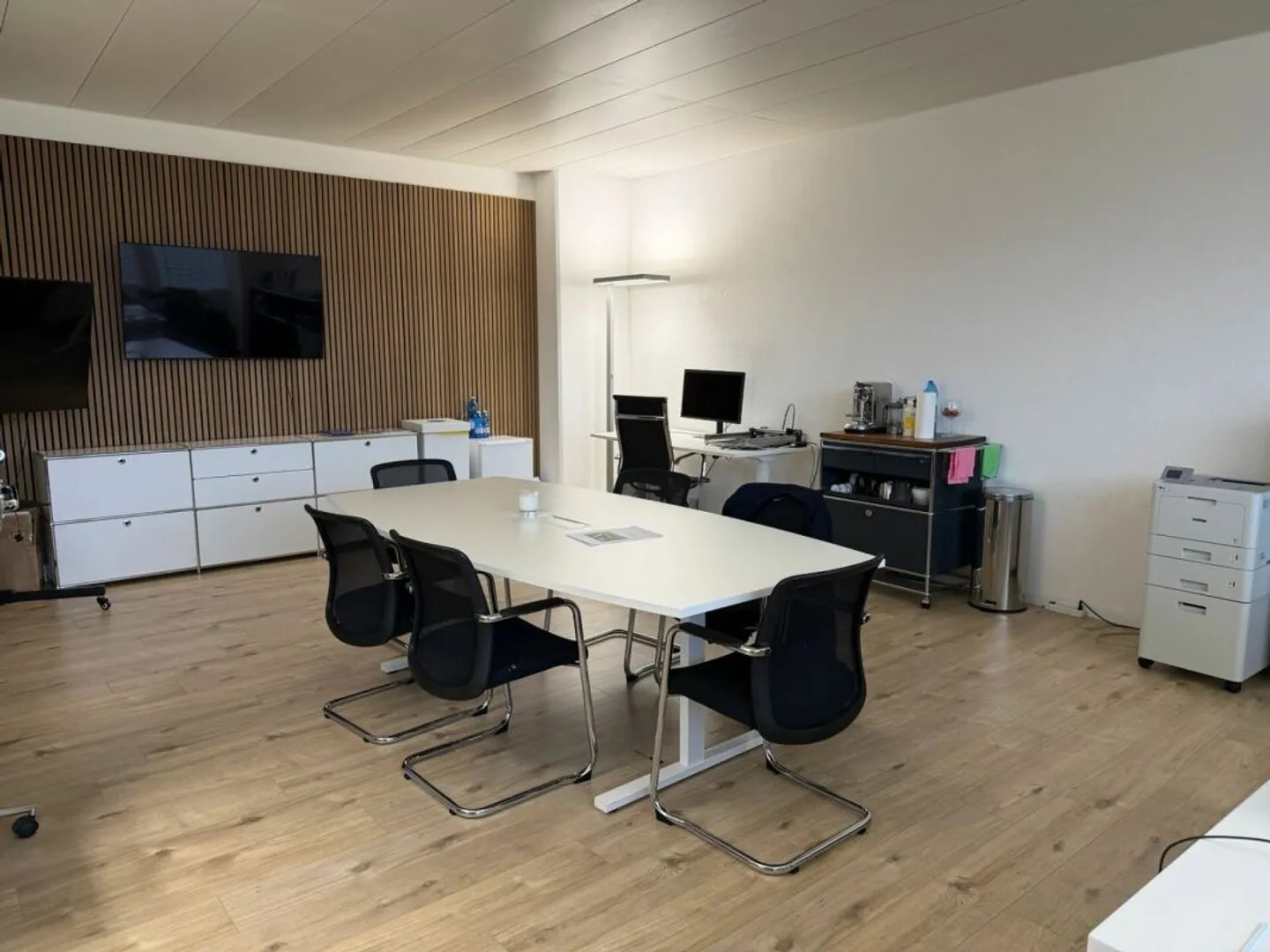 Ufficio moderno e completamente attrezzato - Foto 5 di 8