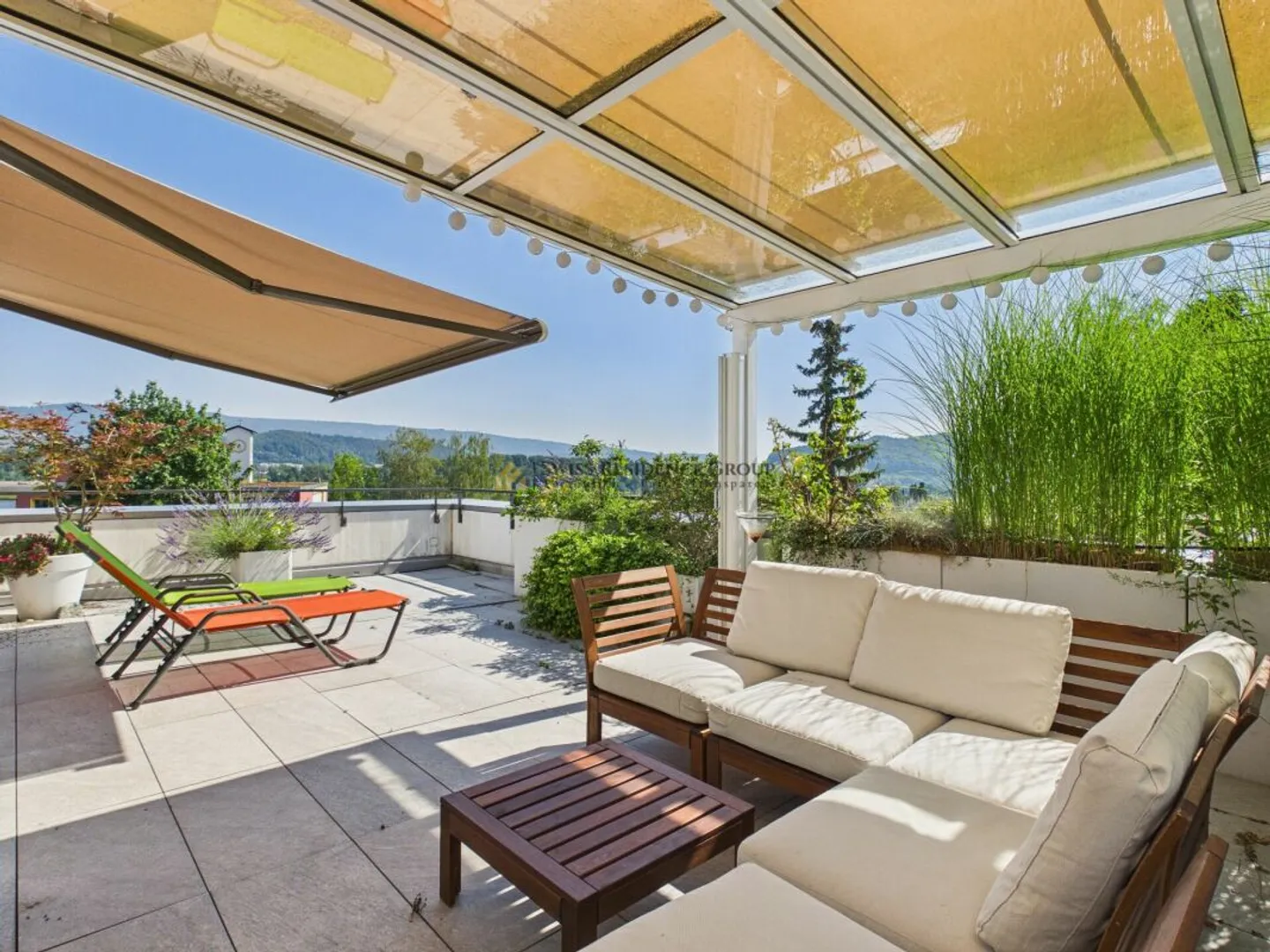 Appartamento con ampia terrazza e vista - Foto 1 di 13