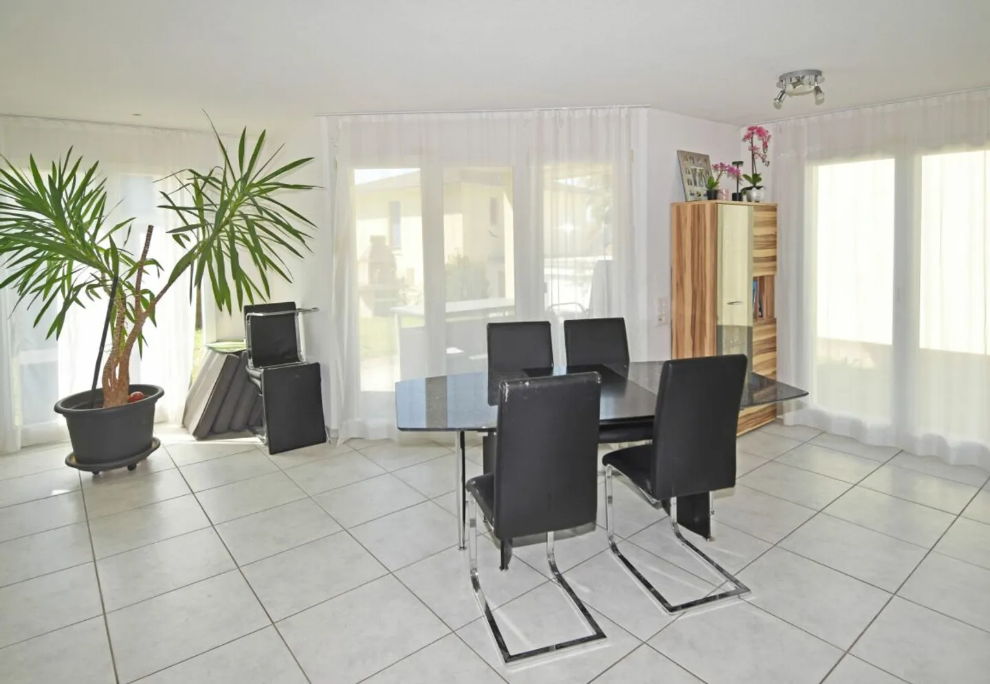 Casa familiare moderna con molta luce, spazio e qualità della vita - Foto 5 di 13