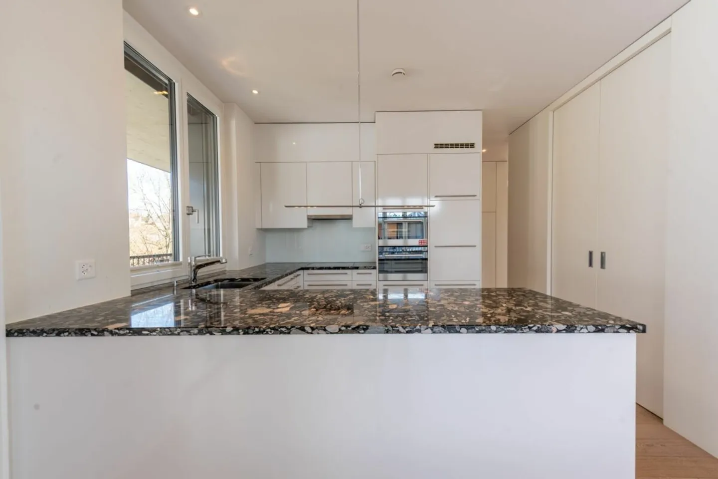 Exklusives Wohnerlebnis: Attikawohnung mit Rundum-Terrasse an begehrter Lage - Foto 5 von 13