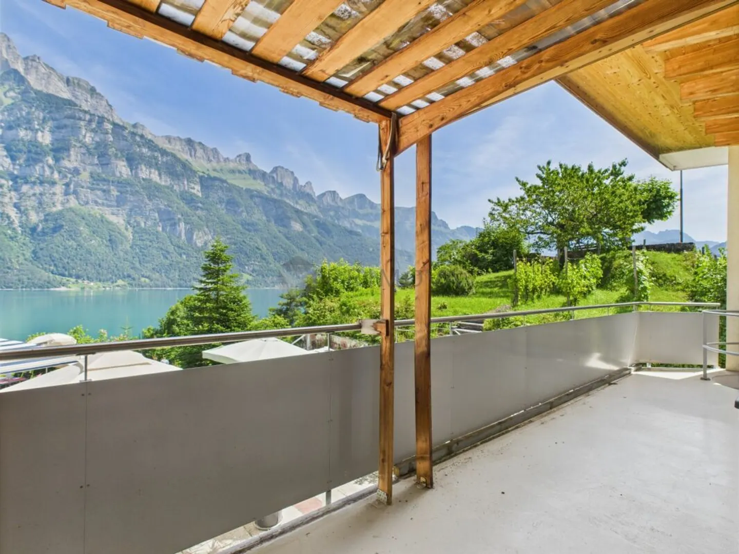 Hotel & Restaurant mit Einliegerwohnungen, Rebberg und Bauland in Premiumlage am Walensee - Photo 10 sur 13