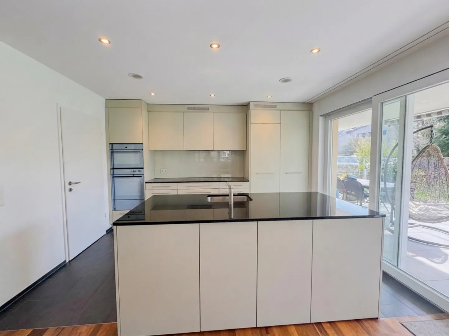 Vivere in famiglia: Moderno appartamento di 5,5 stanze al piano terra - Foto 2 di 9