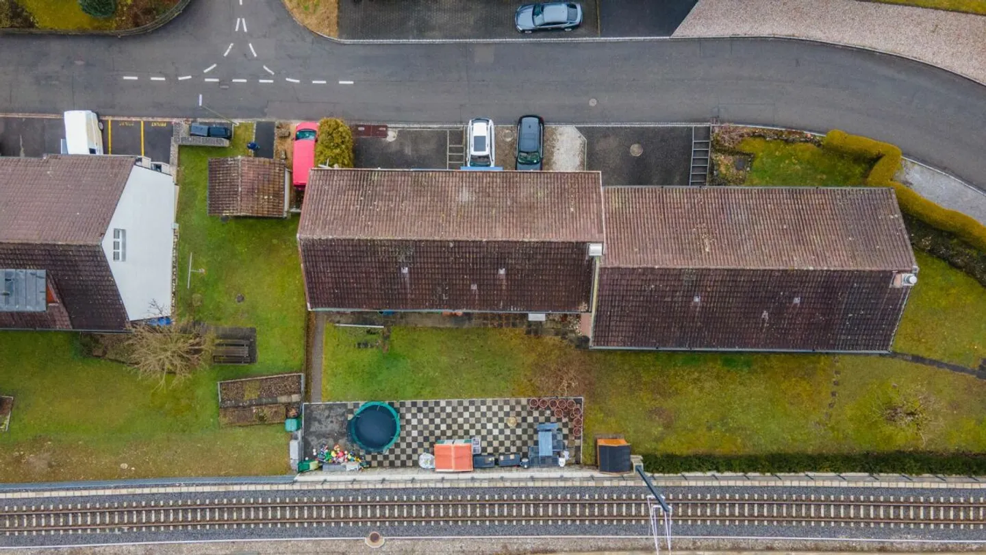 Multi-family house for large family: 4 x 3.5-room apartments - Photo 2 of 11