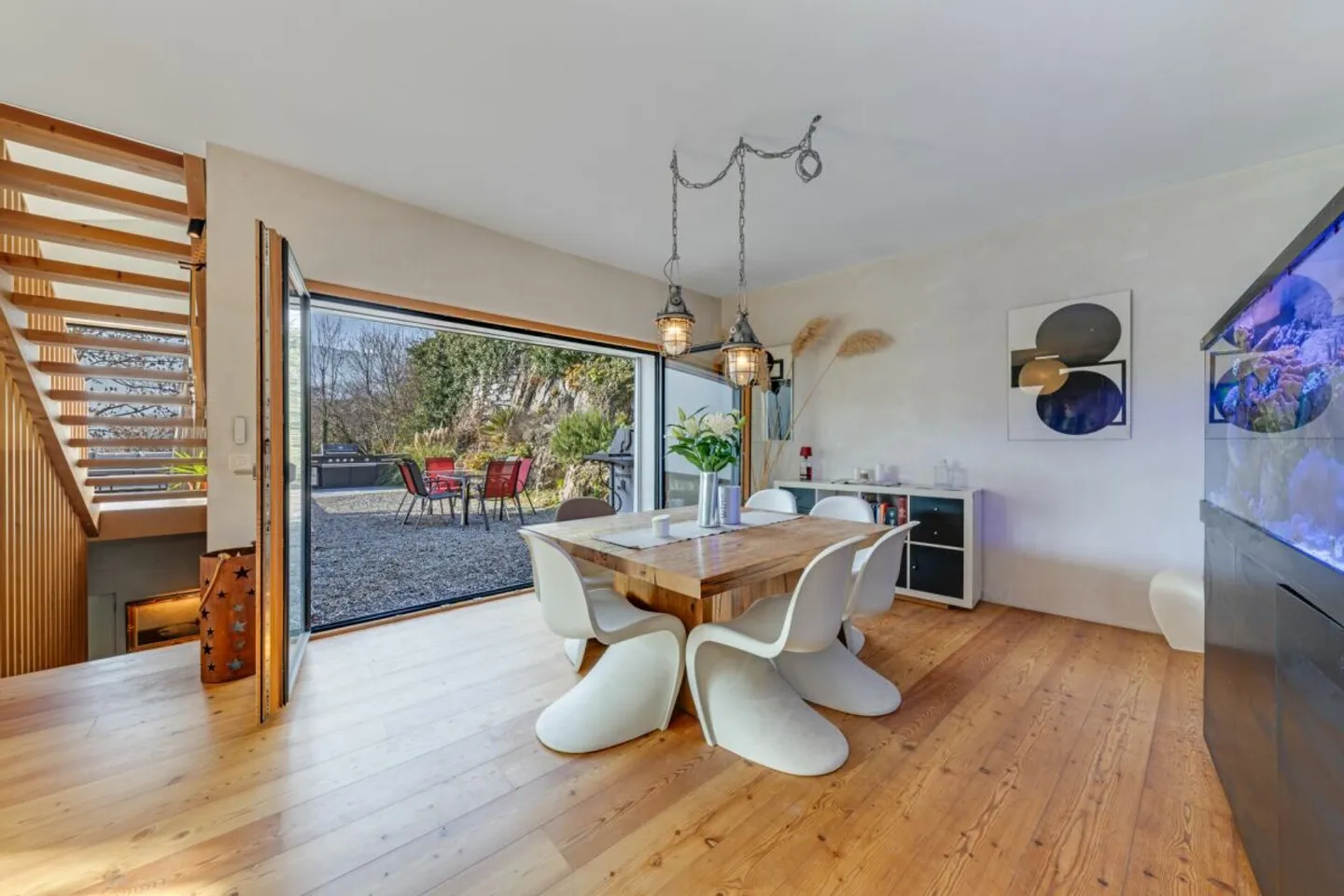 Wunderschöne Architektenvilla mit 5,5 Zimmern - Foto 2 von 13