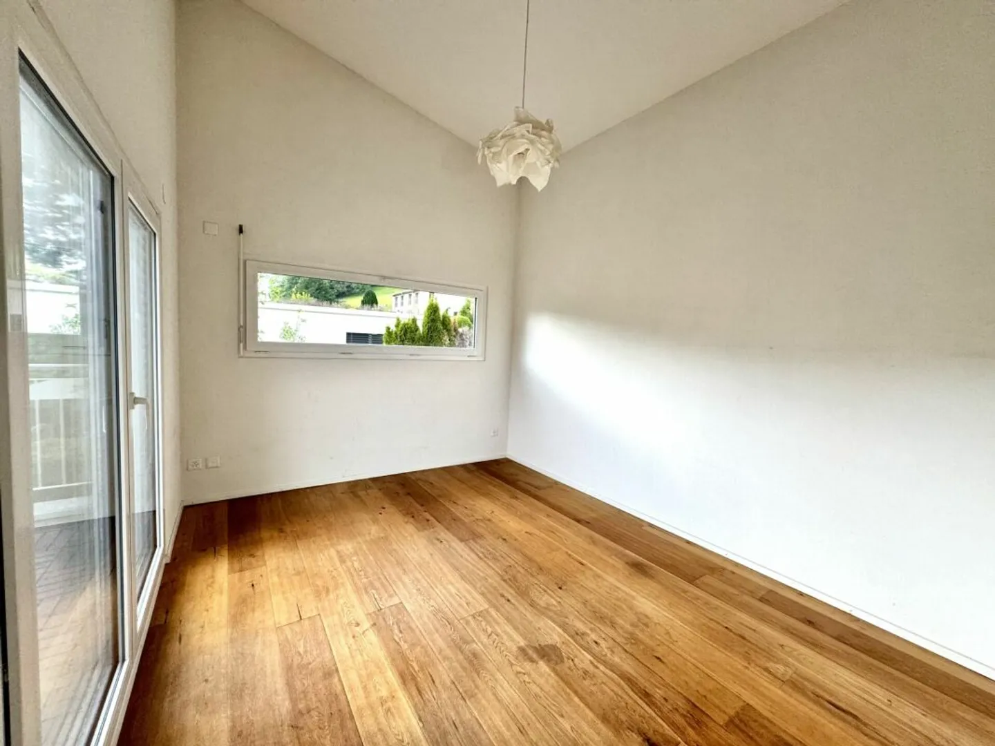 Exclusive living in sunny hillside location with a wide view - Photo 7 of 13