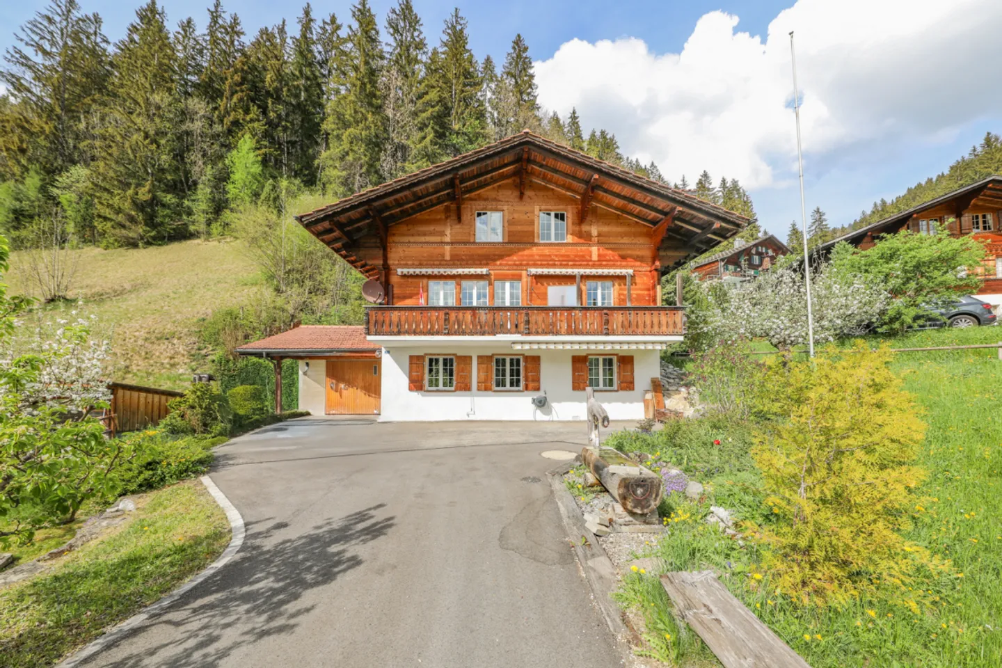Chalet accogliente e rustico con garage e casetta da giardino - Foto 1 di 11