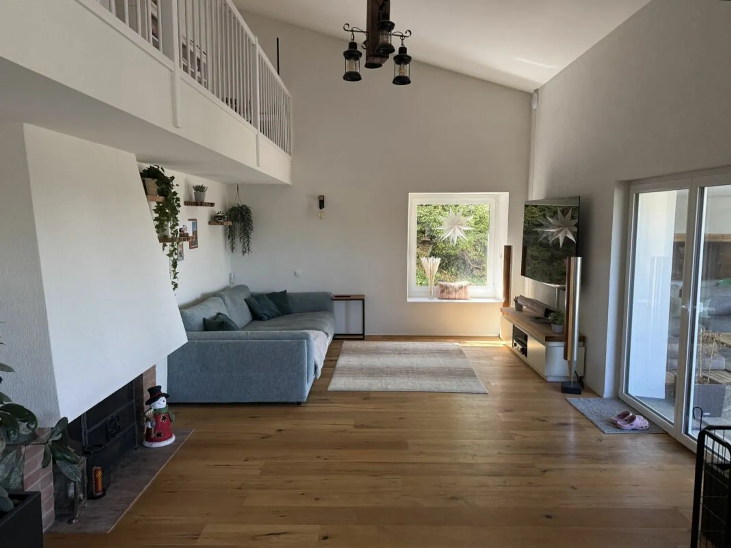 Luxury Living in a Villa with Private Spa and Breathtaking Views - Photo 4 of 12