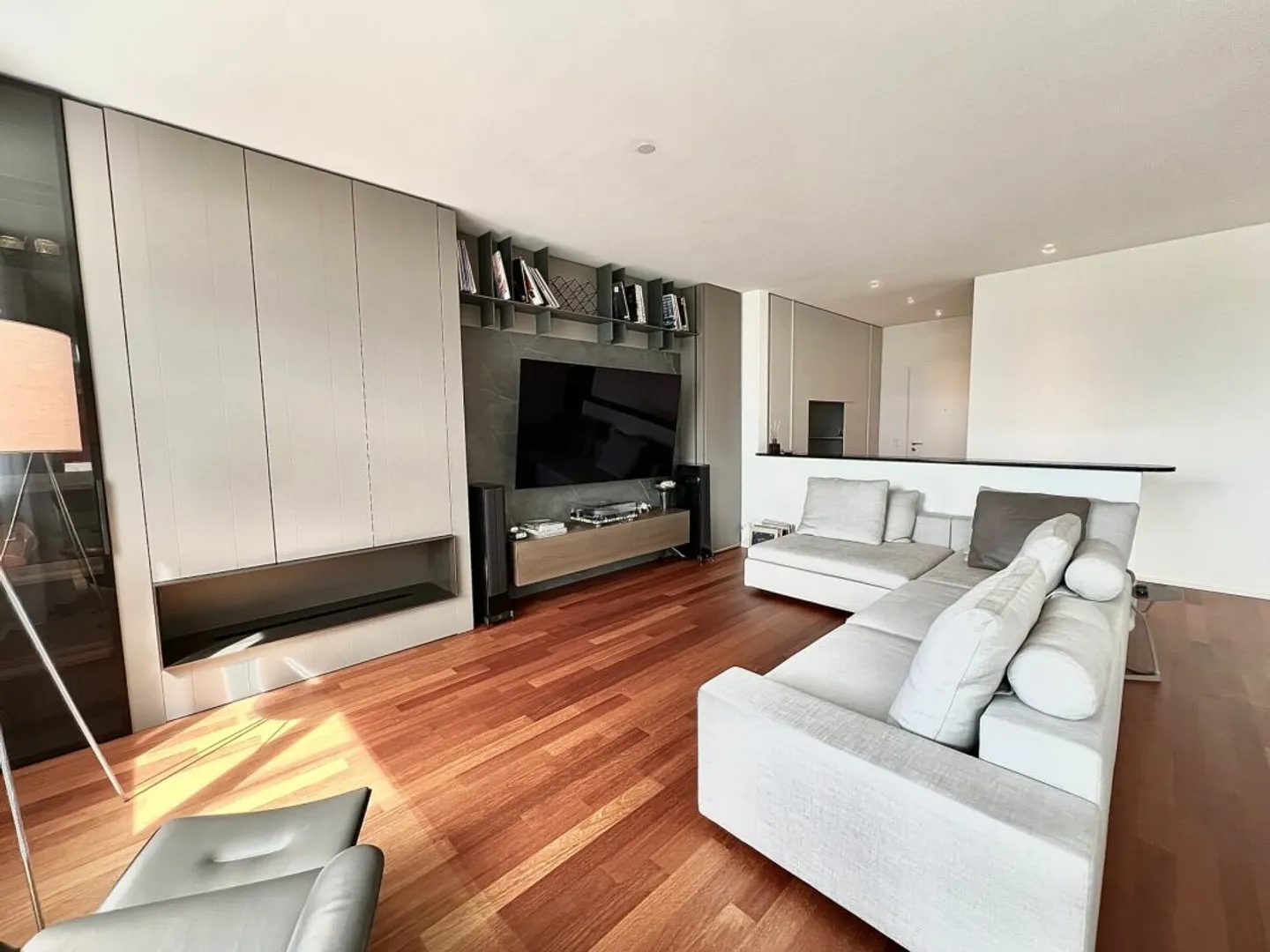 Appartement élégant 3,5 pièces avec vue sur le lac - Photo 5 sur 13