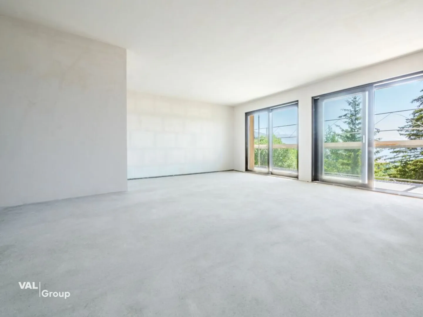 Alpine Elegance & Contemporary Comfort - Photo 2 of 11