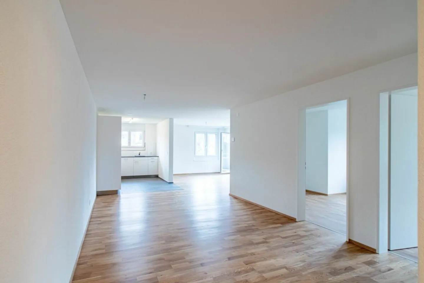 Attractive 4.5-room apartment in a sunny location with a separate office - Photo 3 of 12