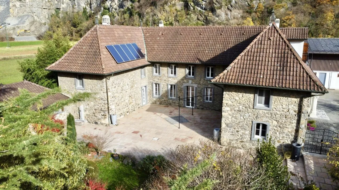 Maison de Luxe avec Grand Jardin - Photo 2 sur 13