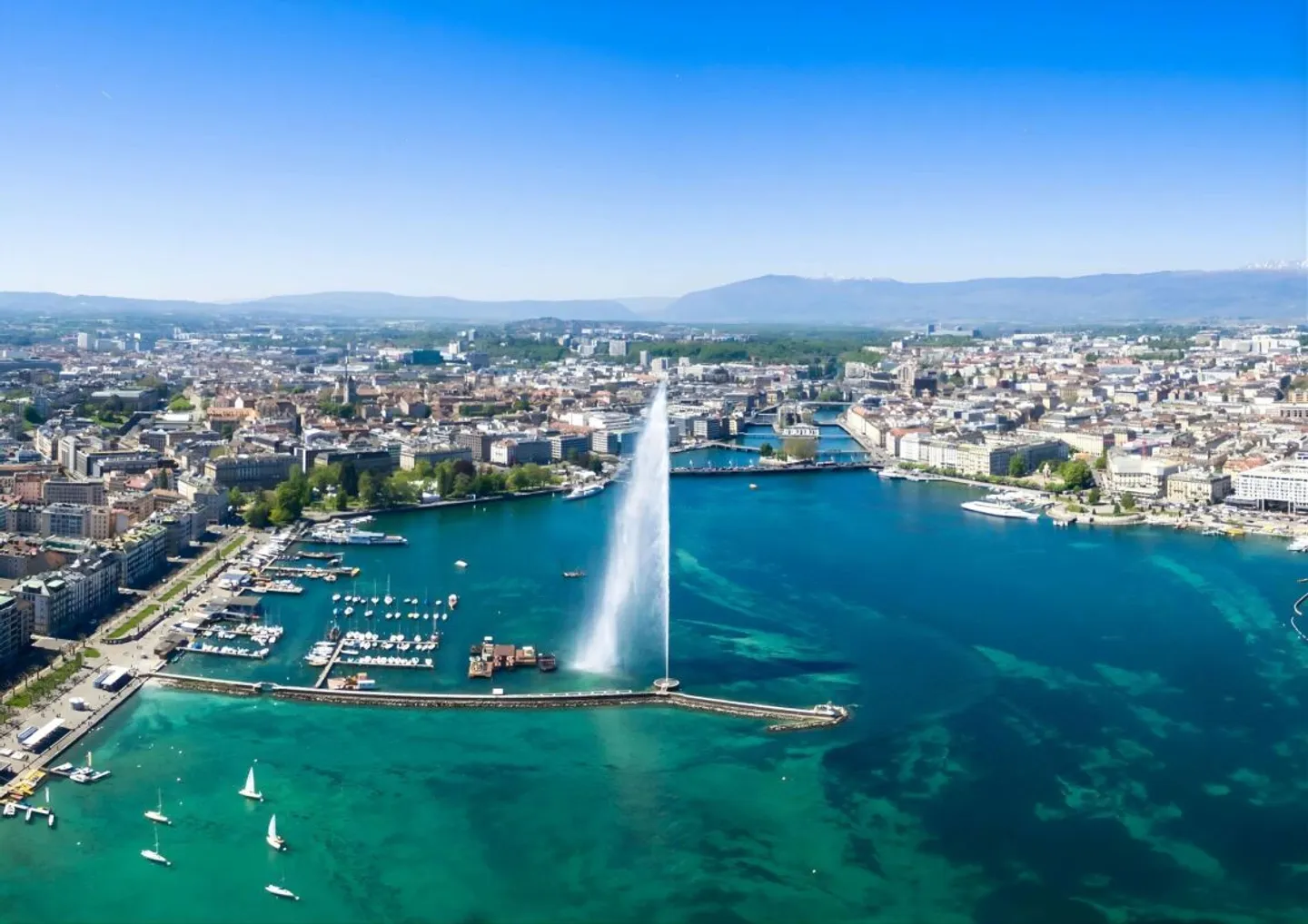 Discreet Luxury Property - Photo 1 of 2