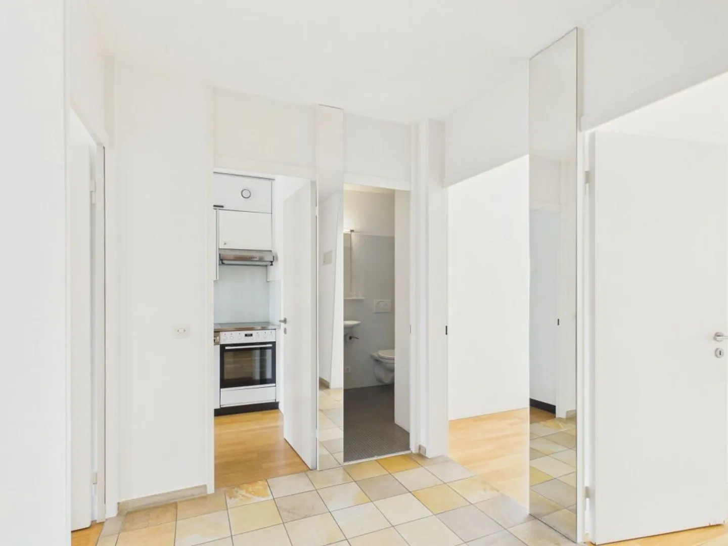 Dreamlike 3.5 Room Penthouse Central in Basel - Photo 9 of 13