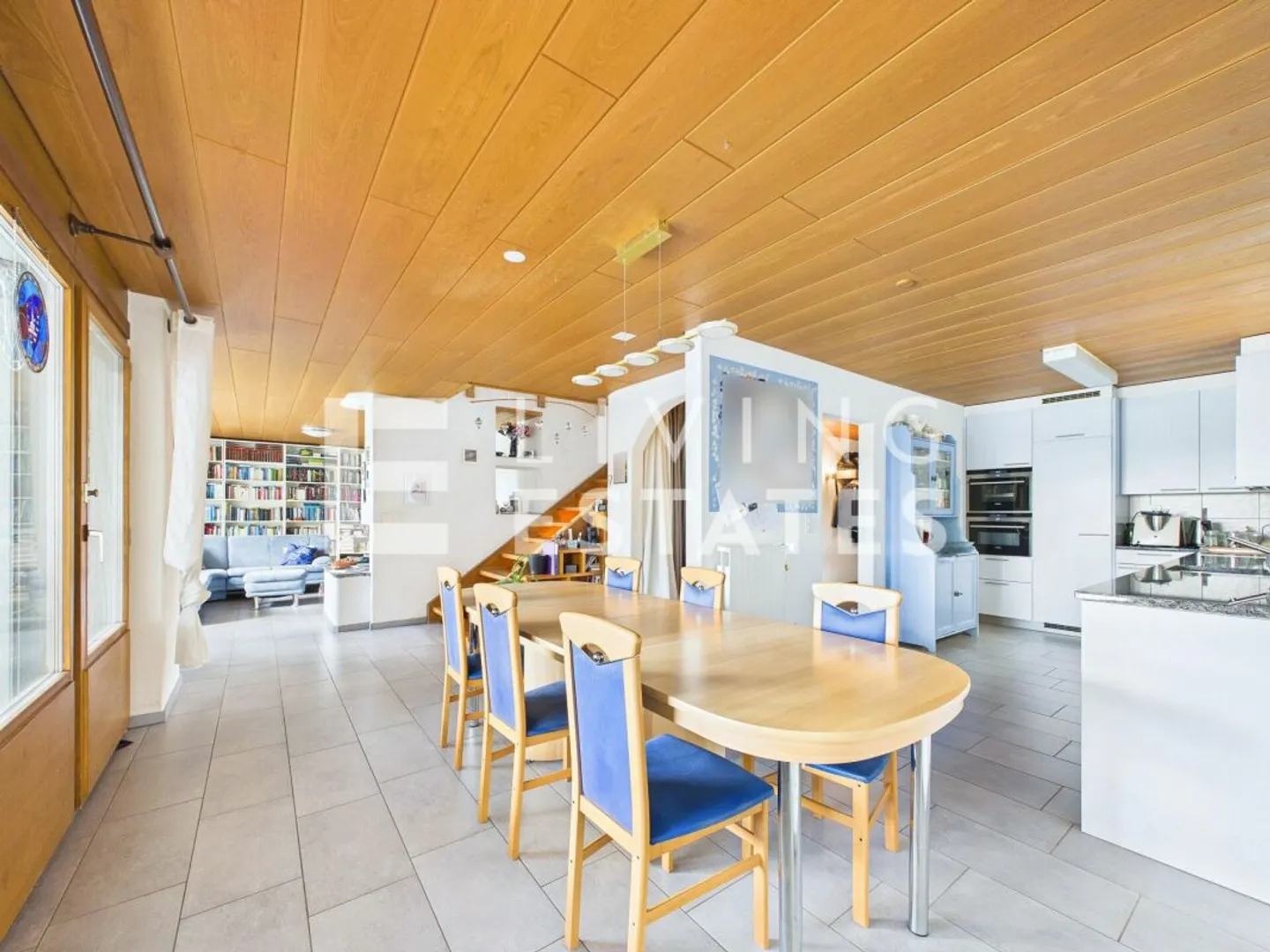 A REAL GEM - SPACE, CHARACTER AND QUALITY OF LIFE - Photo 3 of 13