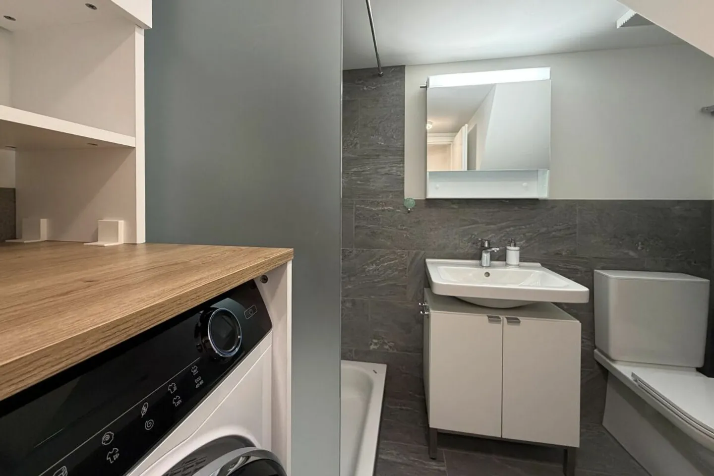 Felicità abitativa centrale a Hinwil: Casa storica di 6,5 stanze con 2 unità - Foto 12 di 12