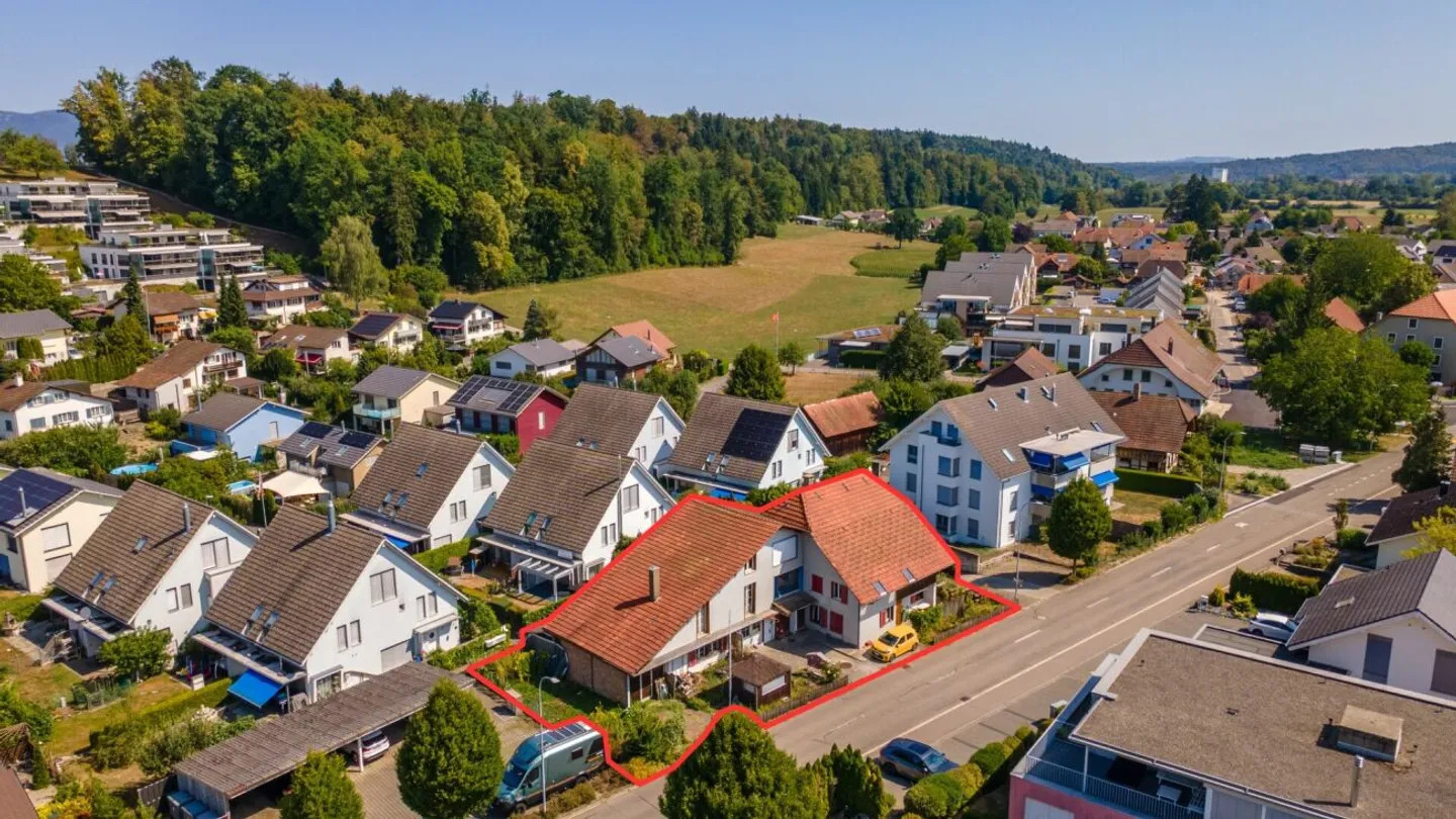Grosses Haus und viel Land mit Entwicklungspotenzial - 503 m² Nutzfläche | 671 m² Grundstück - Photo 1 of 9