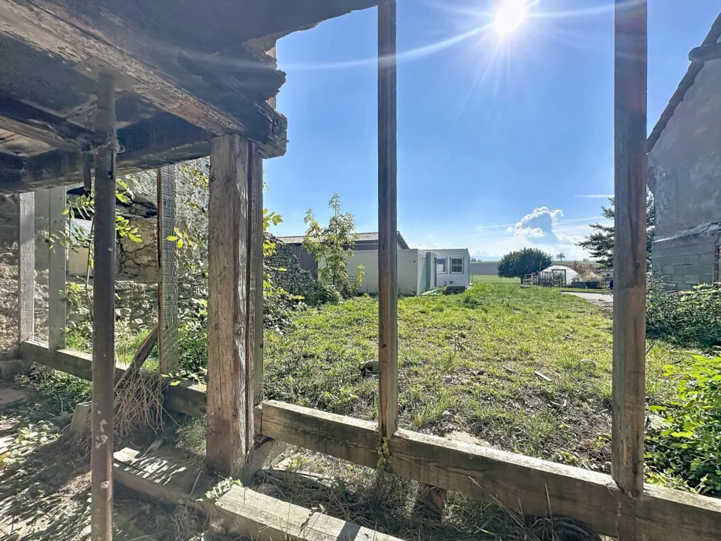 MAISON FRIBOURGEOISE A TRANSFORMER EN 2 APPARTEMENTS AVEC PERMIS DE CONSTRUIRE POUR AGRANDISSEMENT - Photo 9 sur 12