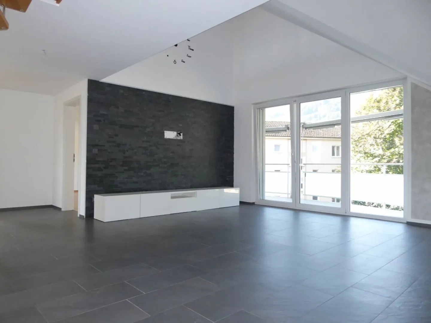 familienfreundliche und grosszügige 6-Zimmer-Maisonette-Wohnung - Photo 2 sur 13