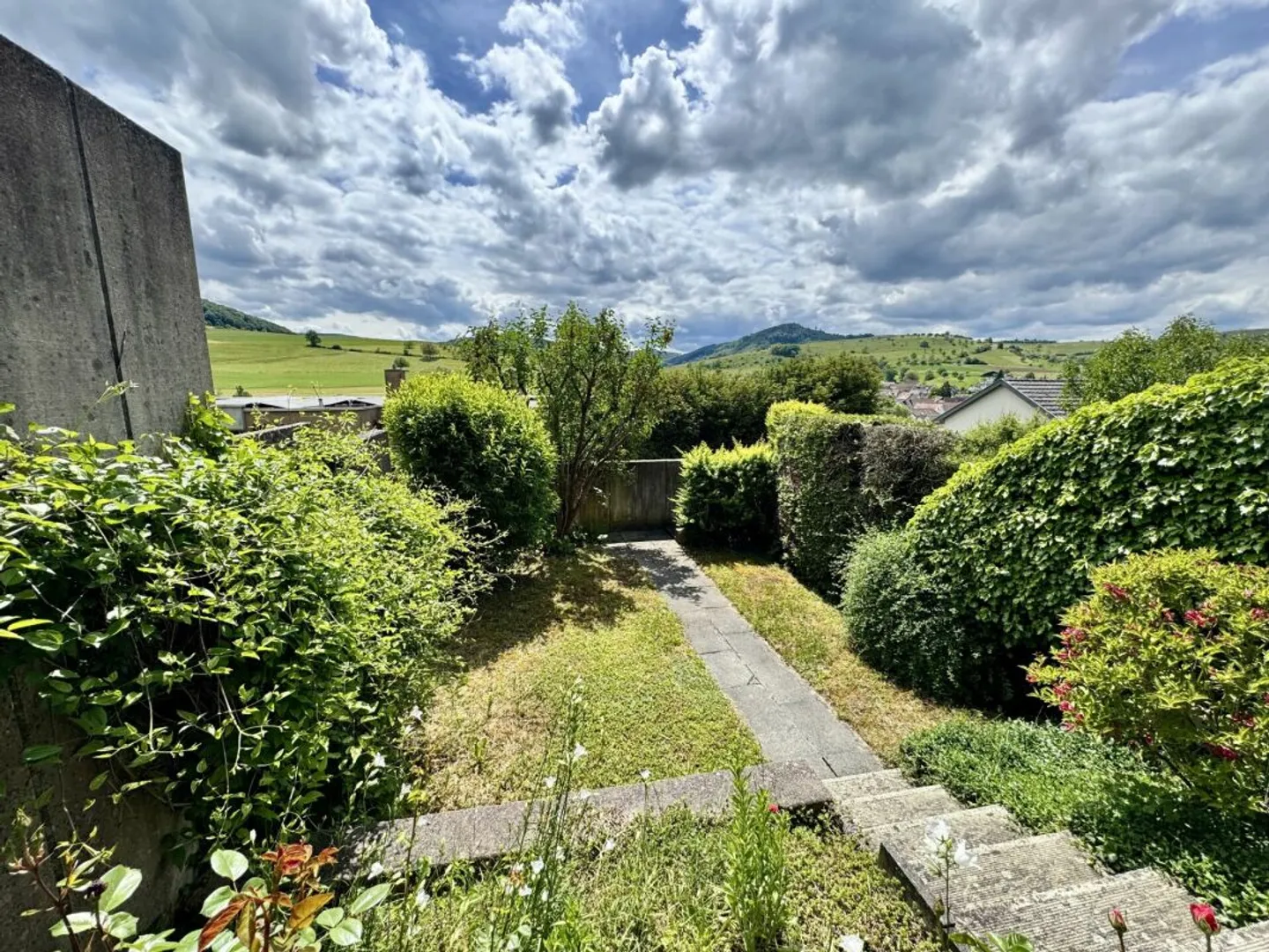 Vue dégagée, espace et potentiel : maison mitoyenne à Magden - Photo 13 sur 13