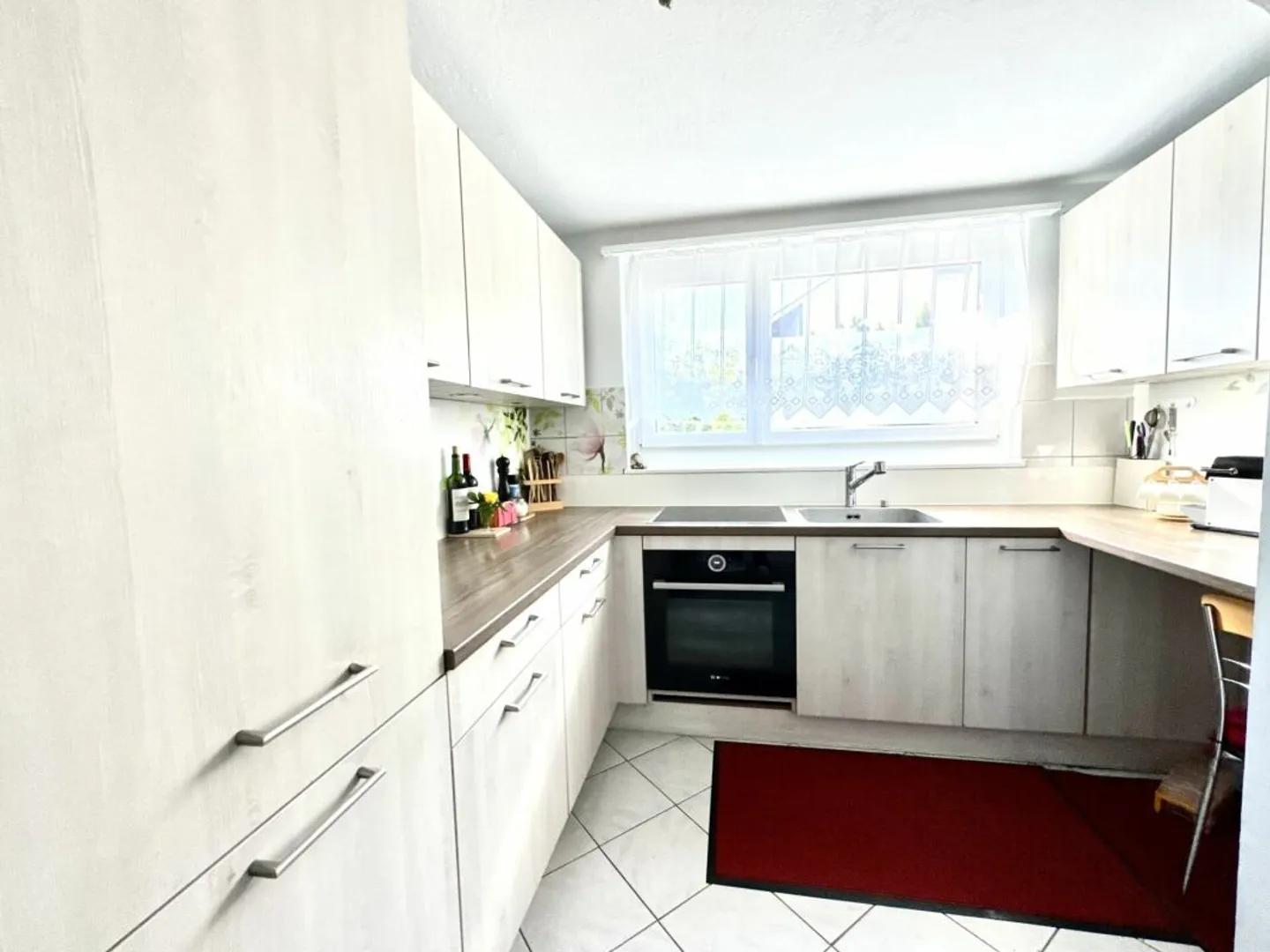 Casa bifamiliare adatta alle famiglie in una zona residenziale tranquilla - Foto 7 di 13