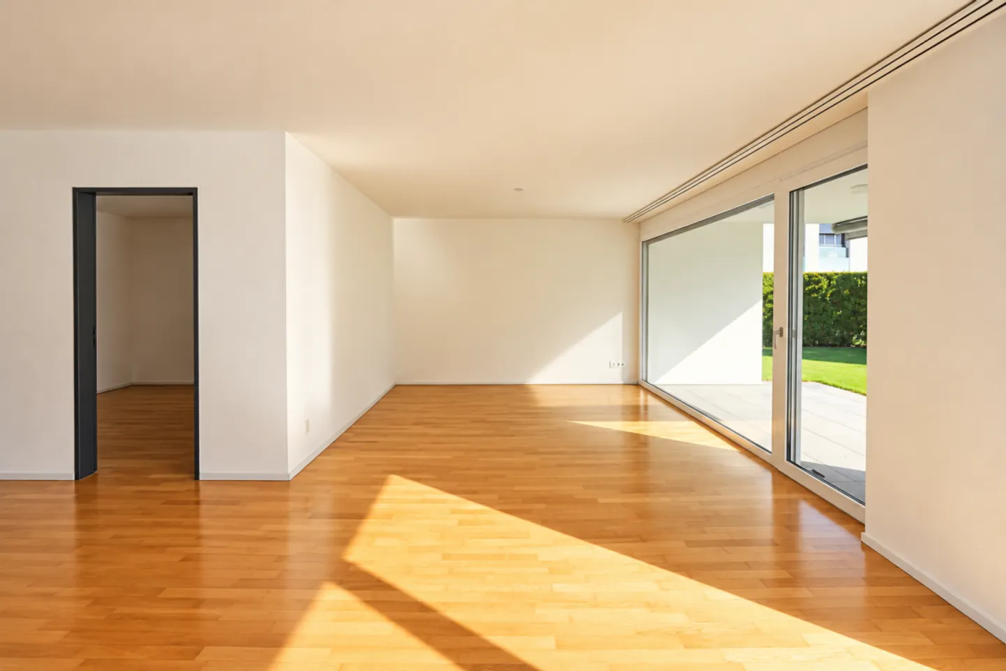 Helle 3.5-Zimmer-Wohnung im Erdgeschoss mit Gartensitzplatz! - Photo 2 of 13