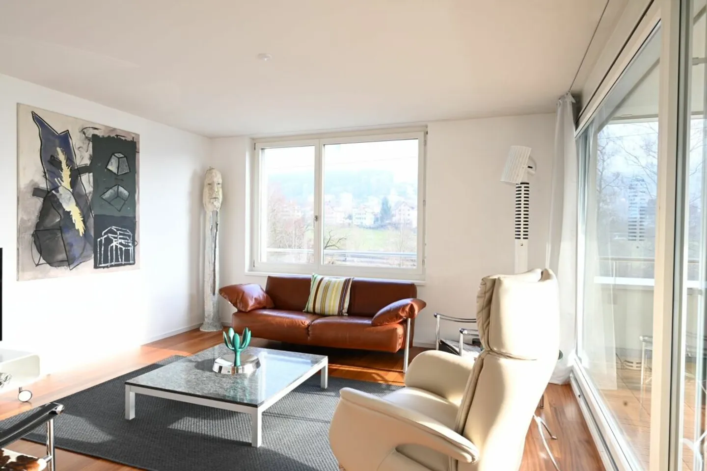 Helle 3.5-Zimmerwohnung mit Loggia und Weitblick - Photo 1 of 13