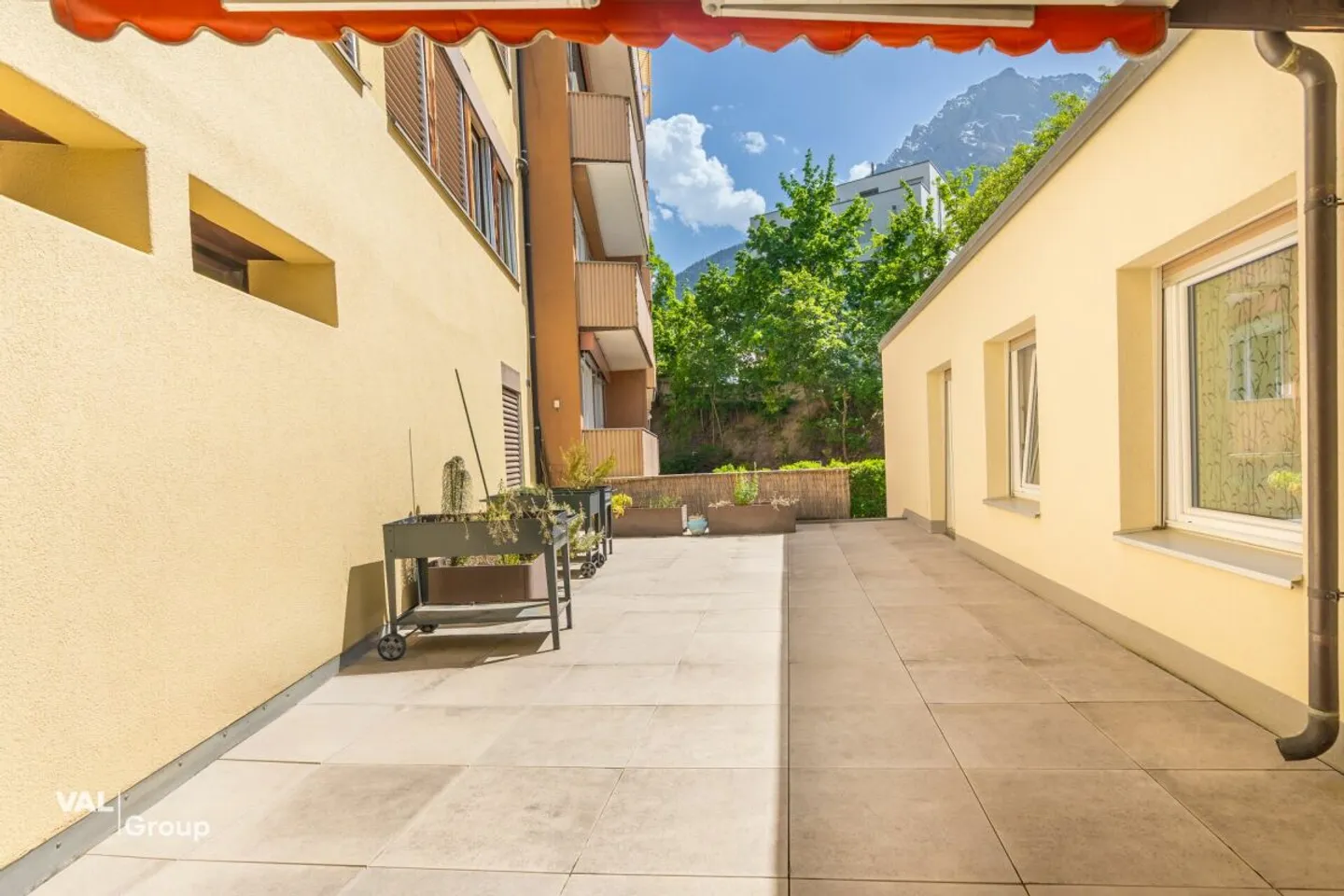 Exclusive 5.5-room apartment with single-family home character - prime location - Photo 11 of 13