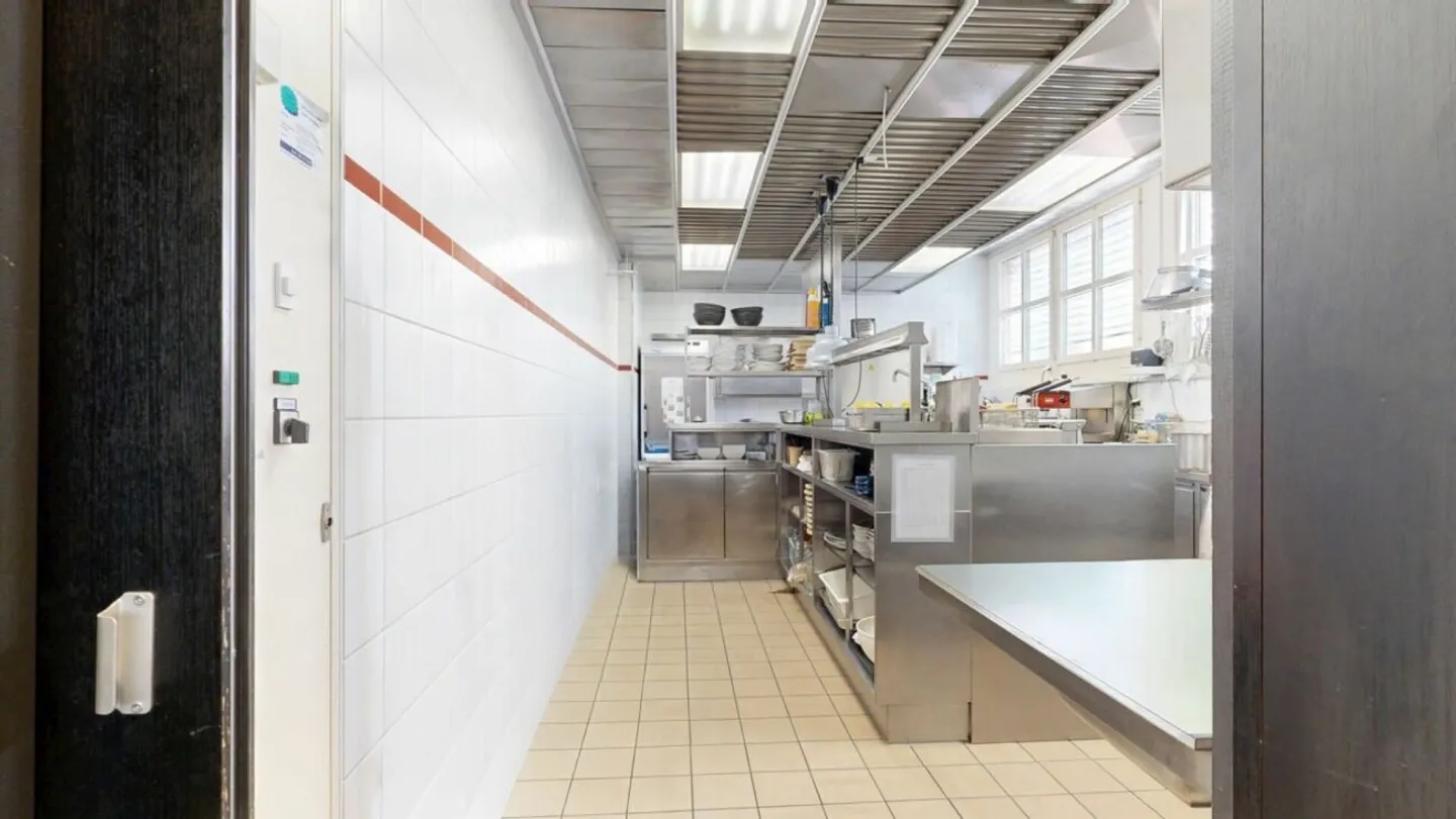 Gastro- /Commercial Property in the Center of Burgdorf - Photo 13 of 13