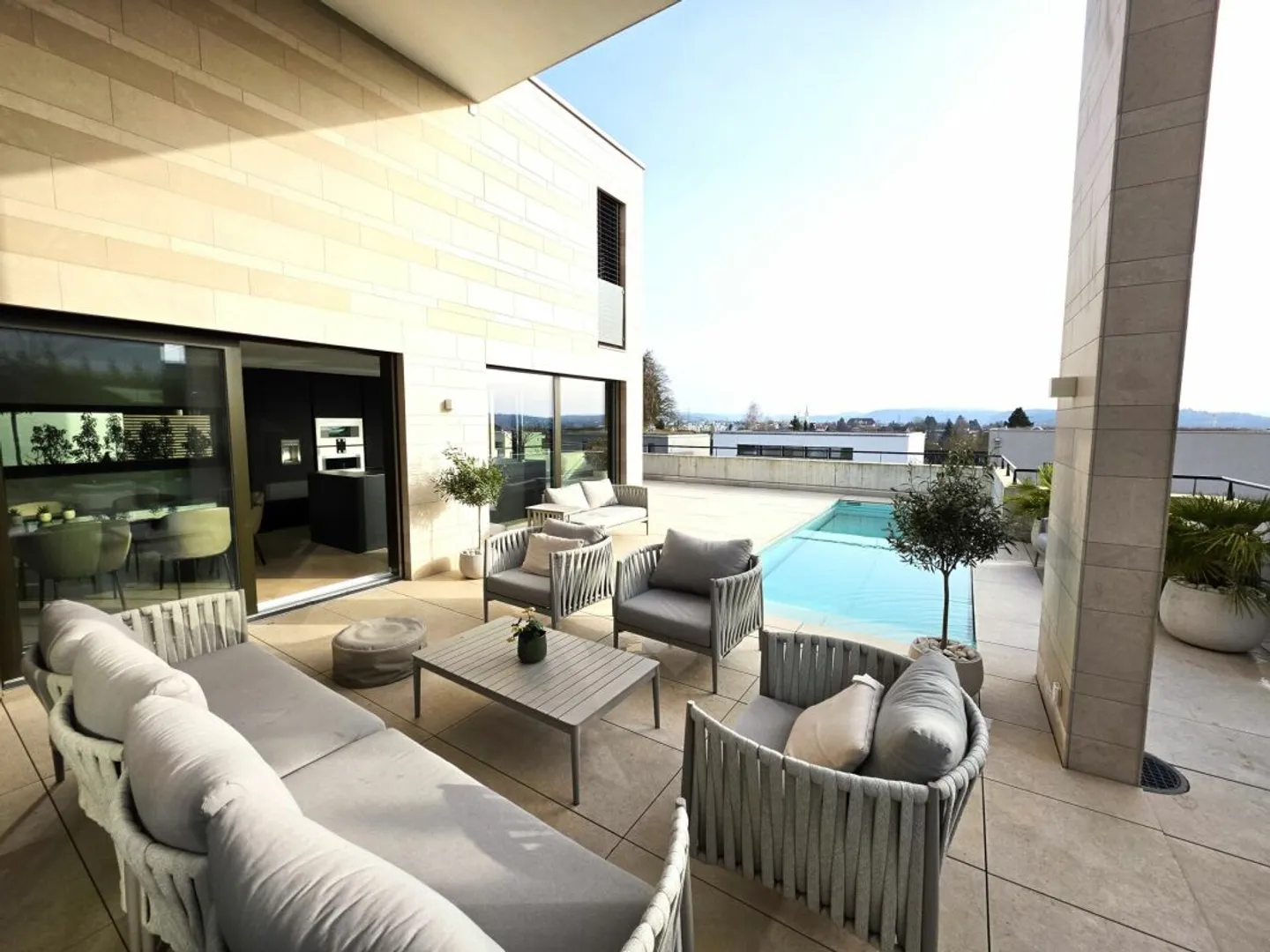 Luxury Villa in Prime Location - Photo 6 of 13