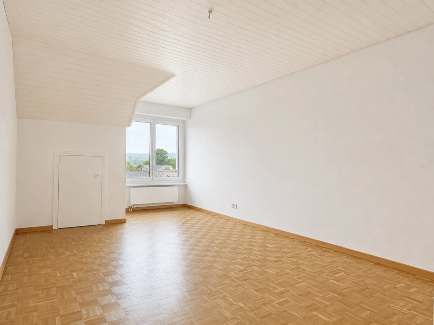 Attico parzialmente ristrutturato di 3,5 locali con 3 balconi - Foto 5 di 12