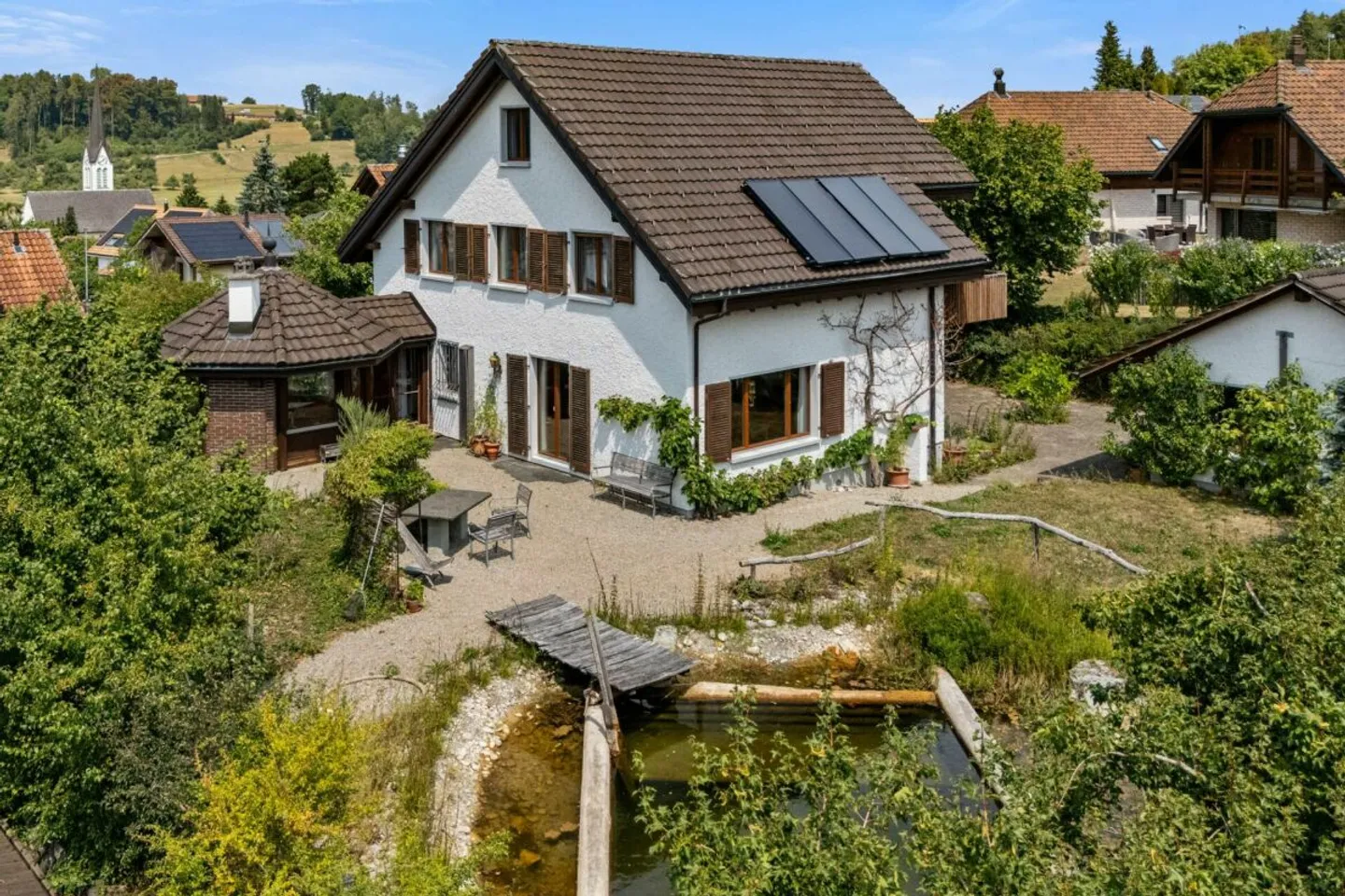 Ein besonderes Zuhause mit Gartenidylle, Privatsphäre und viel Raum - Photo 1 sur 13