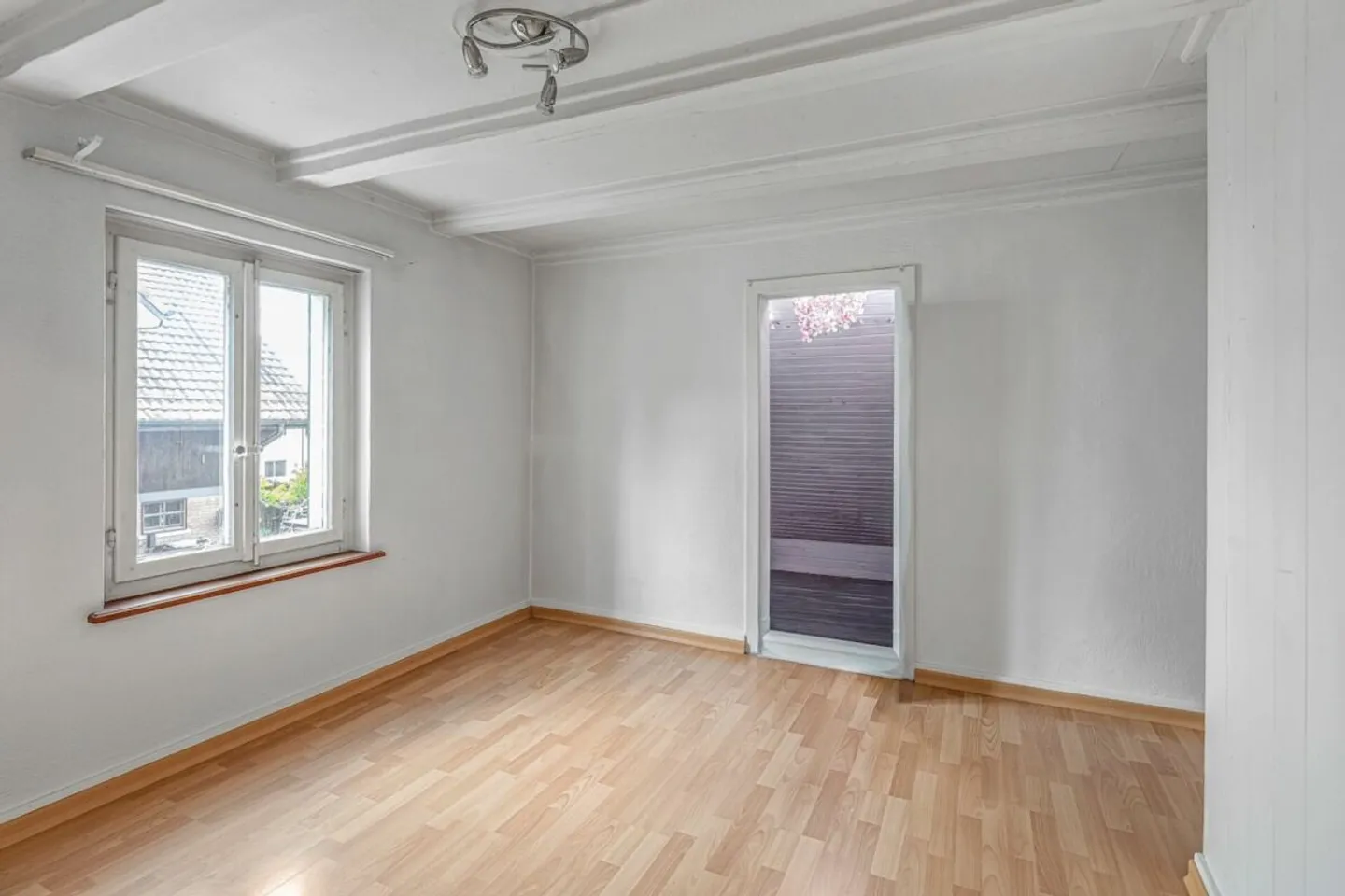 SINGLE-FAMILY HOUSE WITH POTENTIAL - Photo 7 of 12