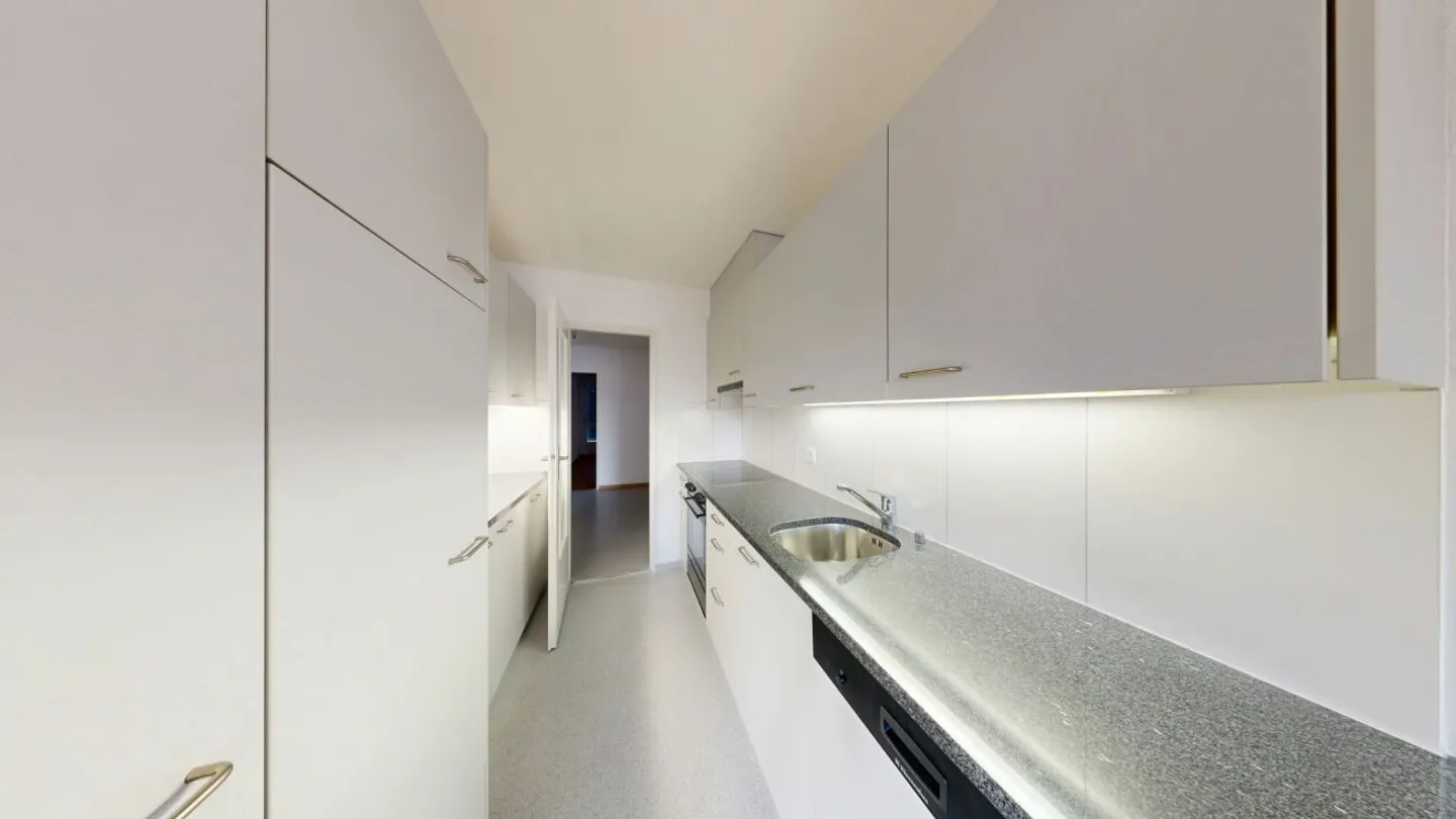 Appartamento 4.5 stanze parzialmente ristrutturato al 6° piano a Ittigen - Foto 3 di 10
