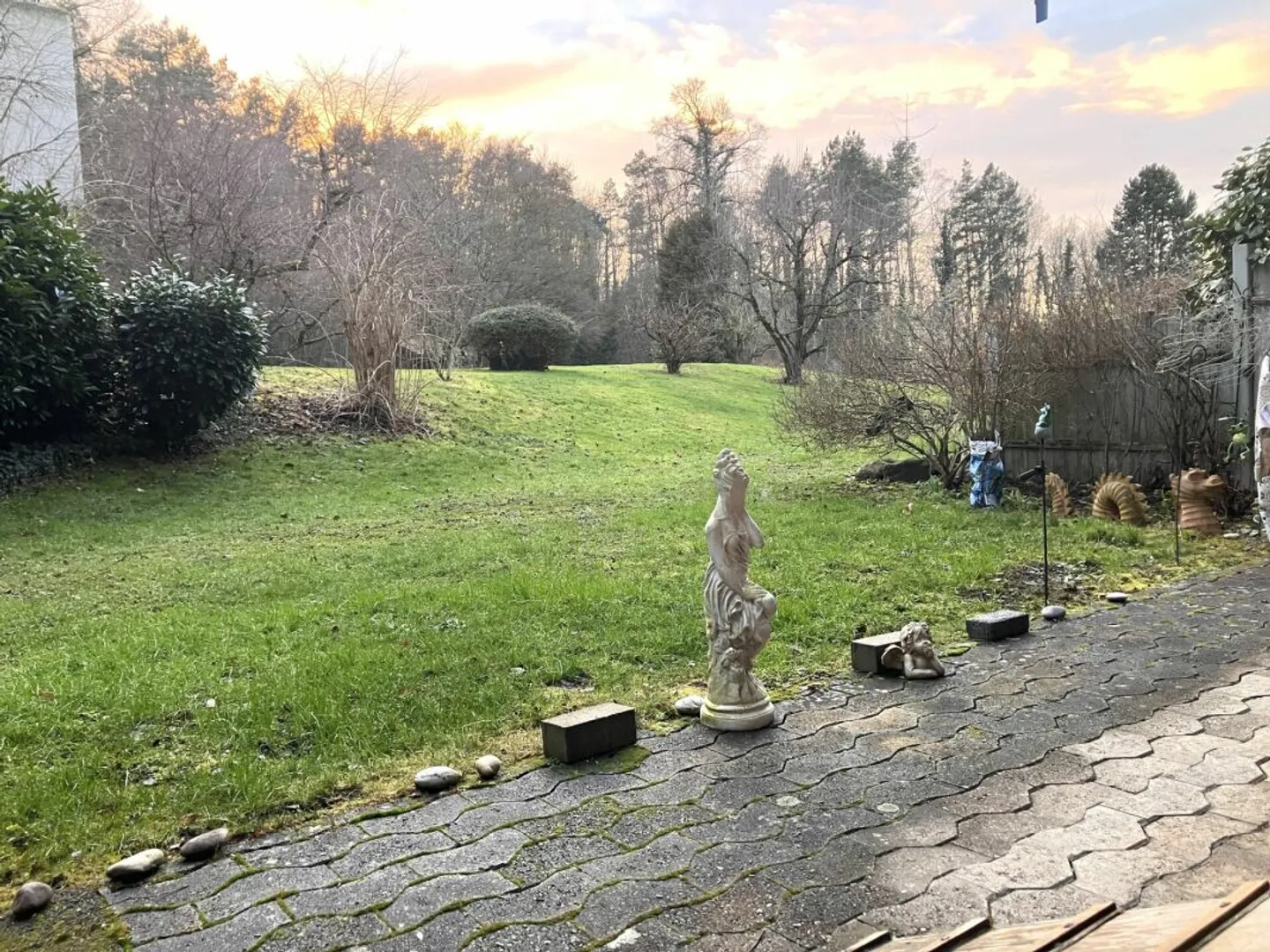 Charmante appartement de 2,5 pièces au rez-de-chaussée avec jardin - Investissement ou auto-utilisation - Photo 1 sur 10