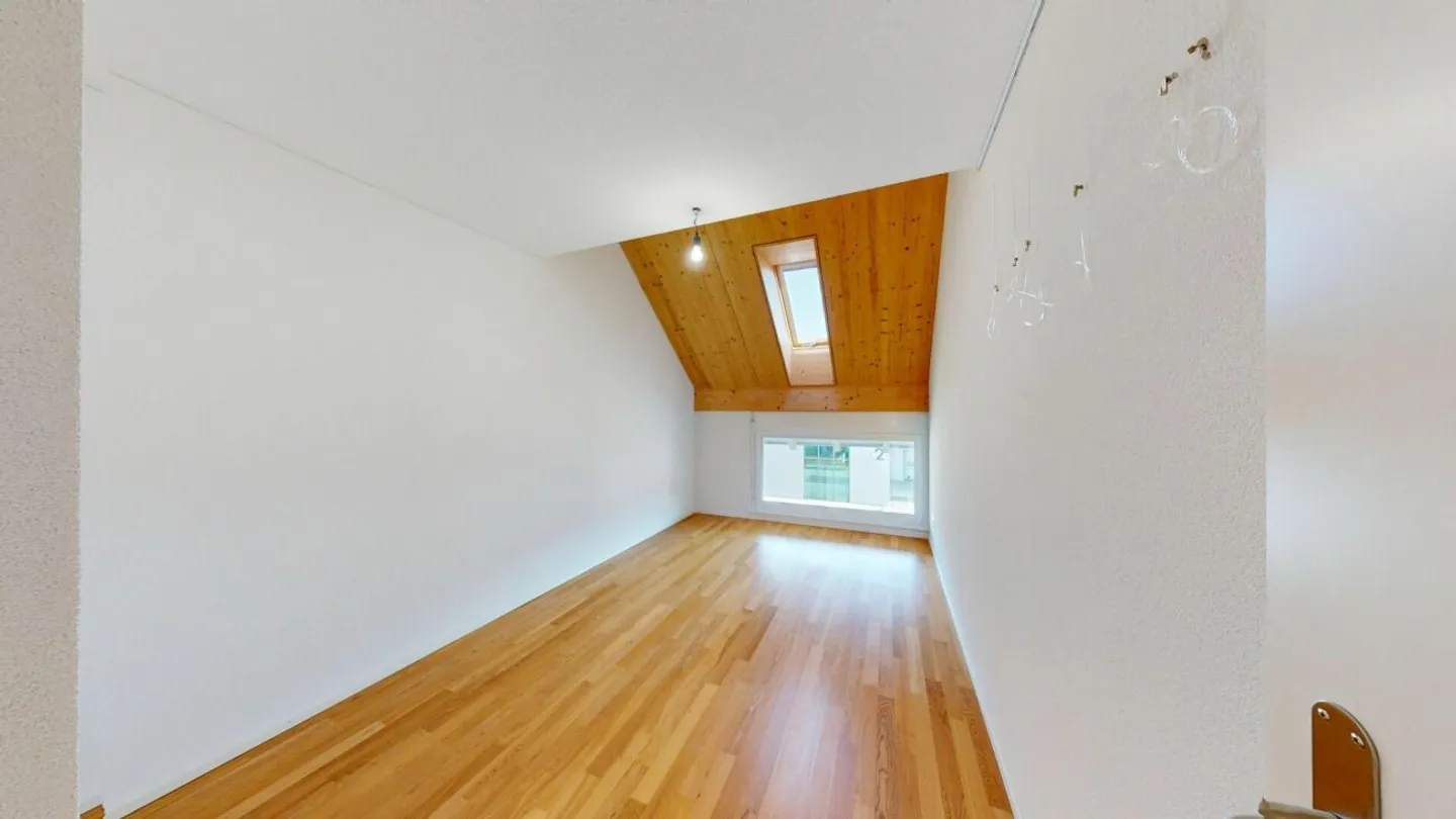 Wohnen wie im Einfamilienhaus: 5.5-Zimmer-Maisonette auf 168 m² nahe der Aare - Foto 11 von 13