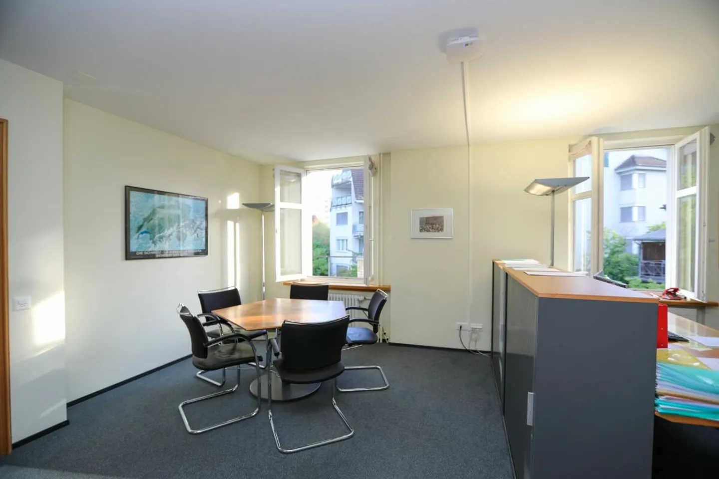 Commercial building in a central location for rent - Photo 5 of 13