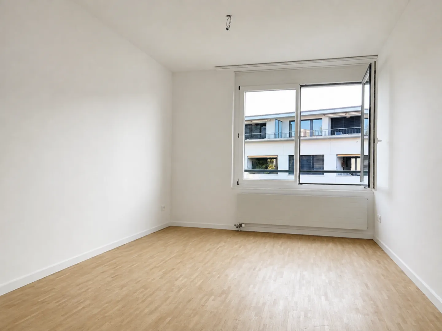 Appartamento attraente di 3,5 locali al Sonnenplatz con vista sulle montagne - Foto 3 di 8