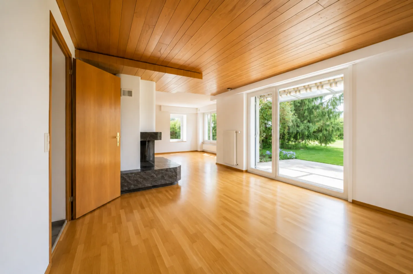 Charmante maison individuelle de 7 pièces avec jardin, terrasse et potentiel de logement indépendant à Uzwil - Photo 8 sur 13