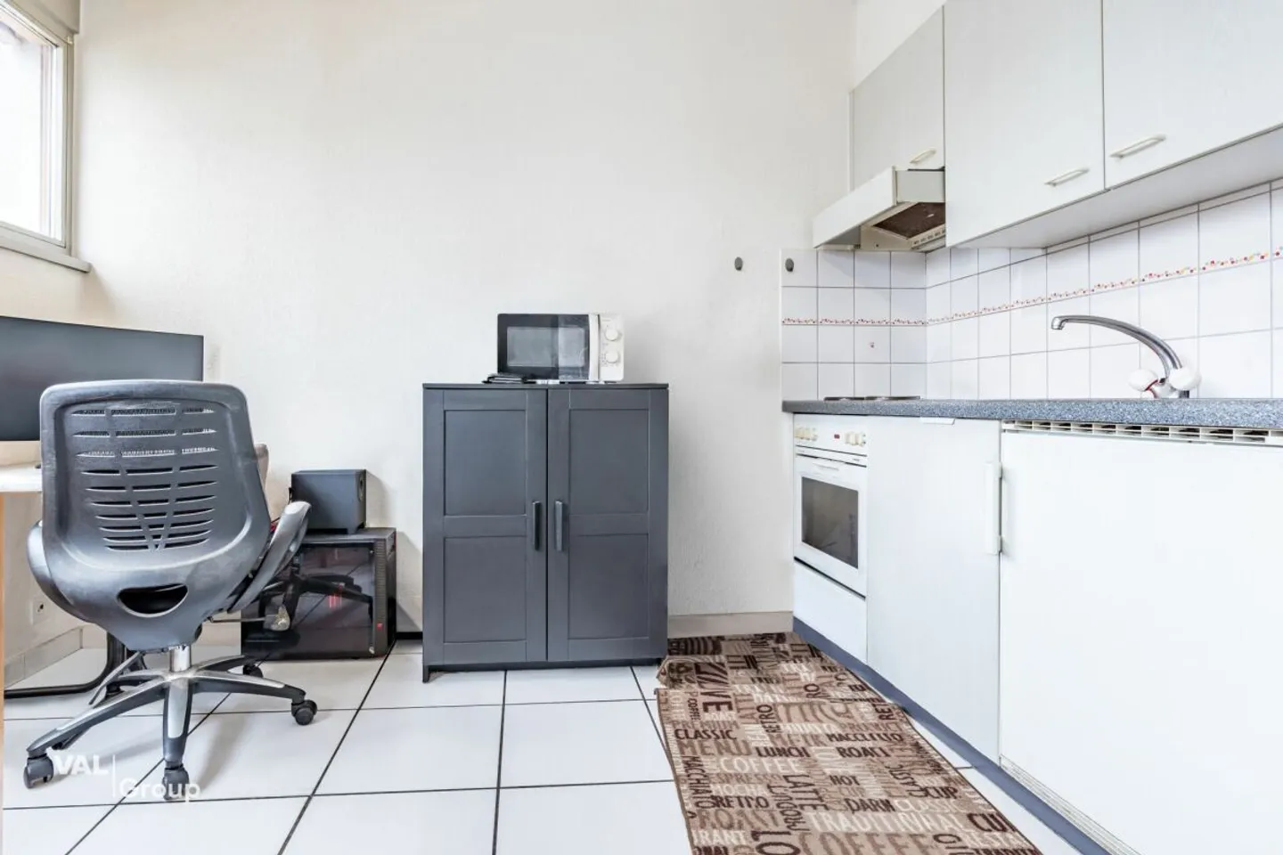 Appartamento soleggiato vicino al centro - Foto 4 di 7