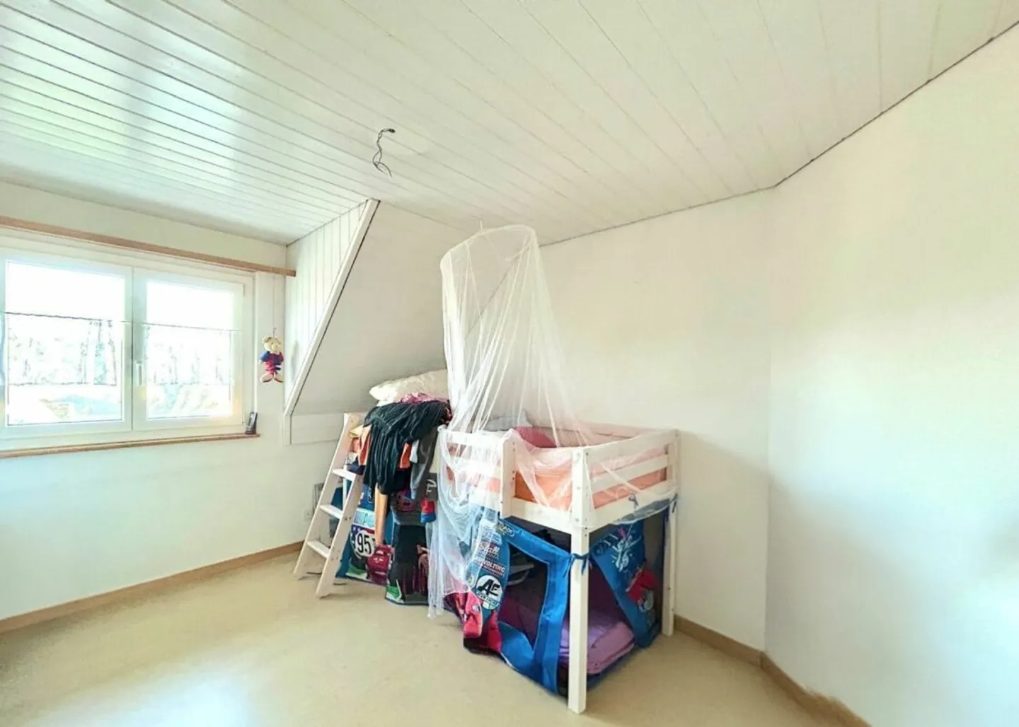 Stylish duplex apartment with a unique living experience on two levels! - Photo 7 of 13