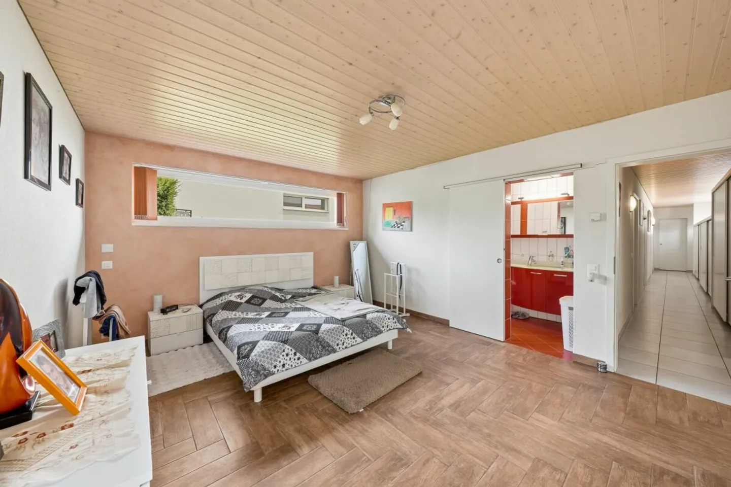Villa d'architecte dans un cadre verdoyant - Photo 5 sur 9