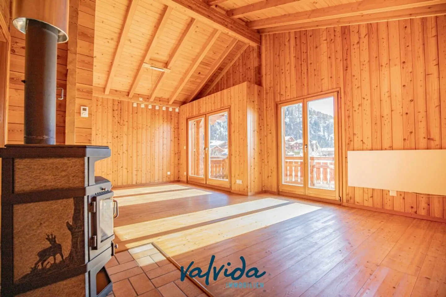 Vivre là où d'autres passent leurs vacances - Chalet de 5 pièces avec panorama à Feschel - Photo 3 sur 13